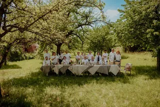 Die acht Wirte an der Tafel (Foto: Heinke Scheel)